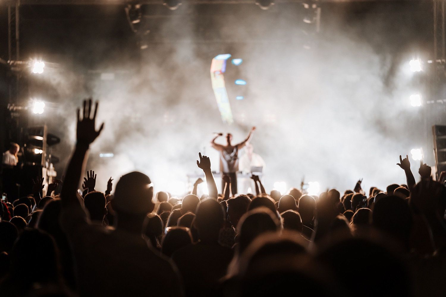 Лето в ритме Light Weekend: музыкальный фестиваль в Абрау-Дюрсо